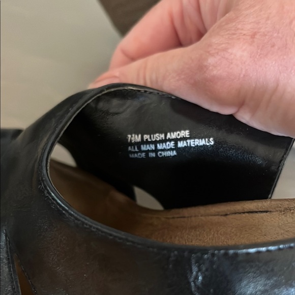 Aerosoles Stylish Black Leather Slingback Sandals, gently used size 7.5 - Picture 7 of 7